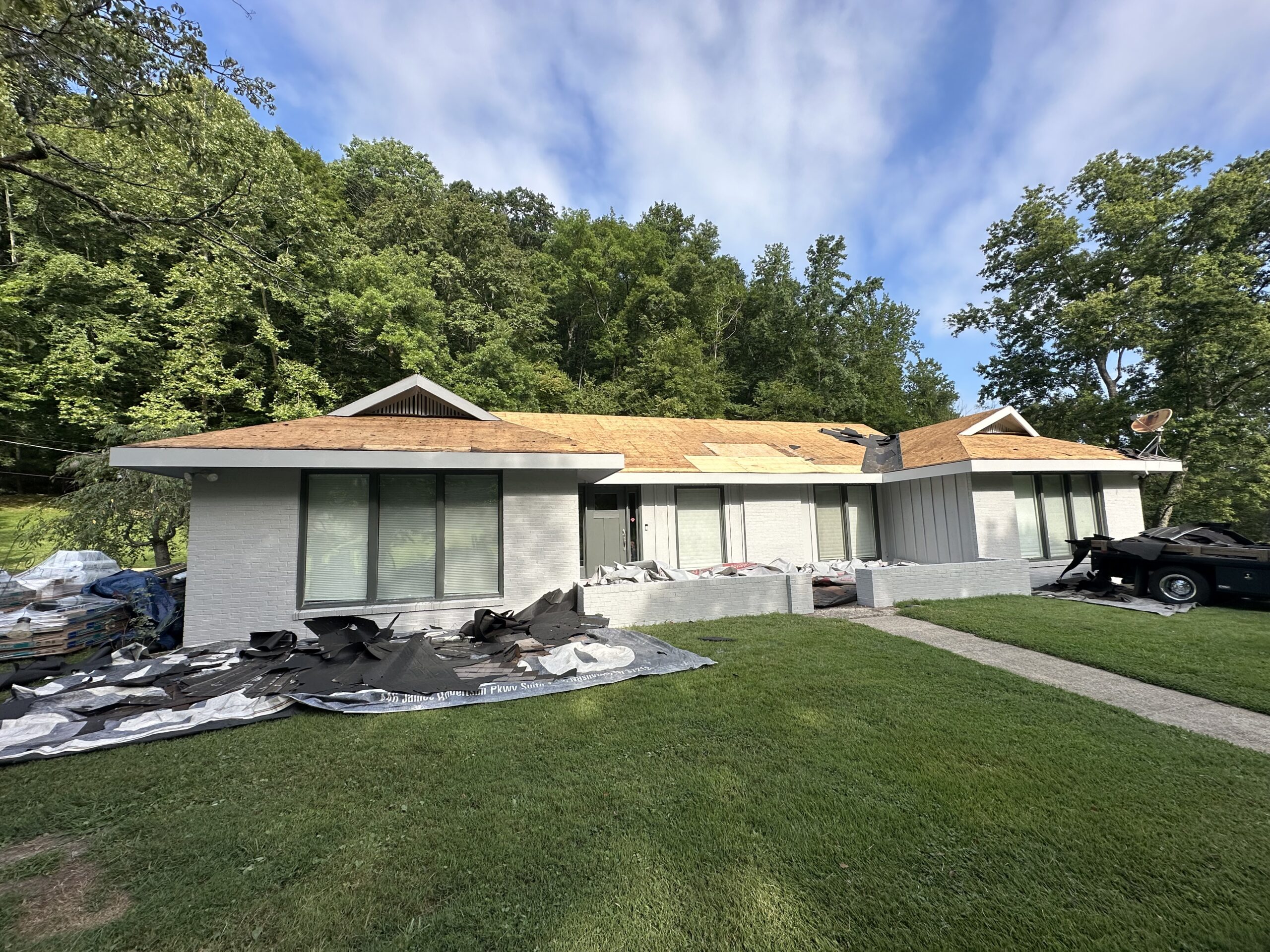 Durable roofing system on Middle Tennessee home, engineered by Bison Works.